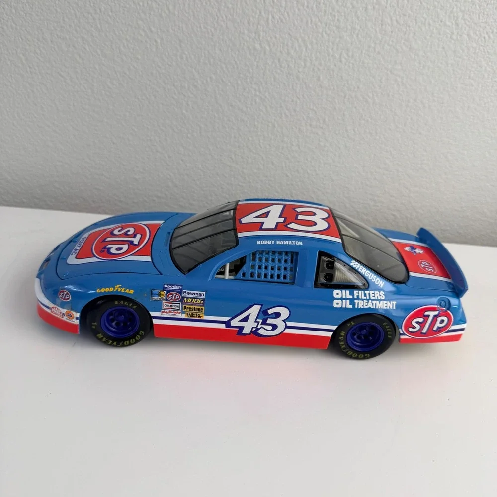 Ertl Bobby Hamilton 43 STP Pontiac Grand Prix 1/18 Scale Diecast Car Blue